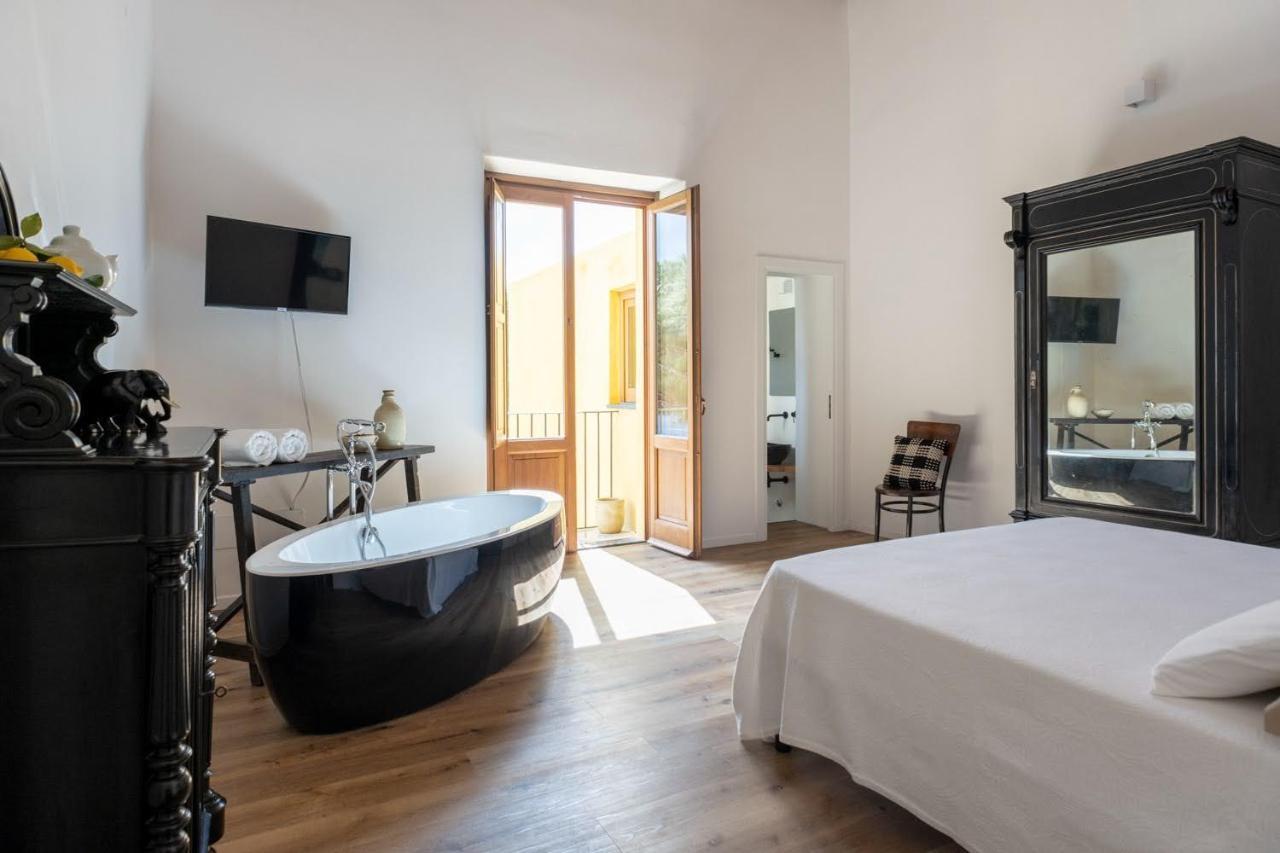 Iancura - B&B Di Design A Salina ซานตา มาริน่า ซาลินา ภายนอก รูปภาพ